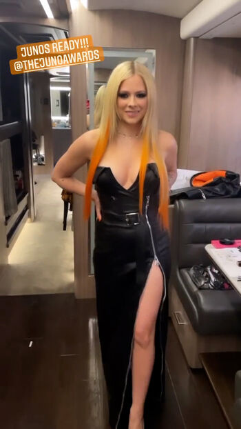 🔥 Avril lavigne page leaked private photo uncensored full