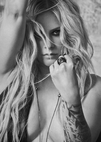 🔥 Avril lavigne leaked private photo uncensored full