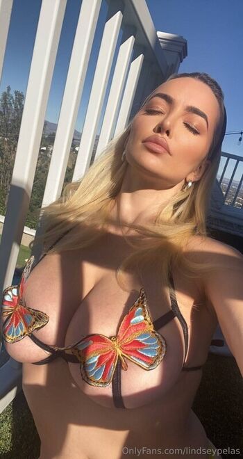 🔥 Lindsey pelas  page leaked private photo uncensored full