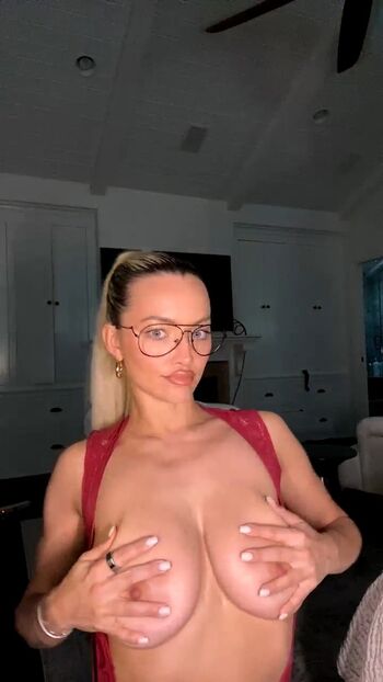 🔥 Lindsey pelas  page leaked private photo uncensored full