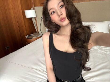 🔥 Minatozaki sana leaked private photo uncensored full