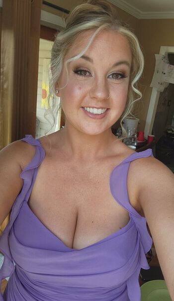 🔥 Tatted blonde bombshell leaked private photo uncensored full