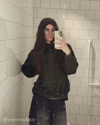 🔥 Urprettykitty leaked private photo uncensored full